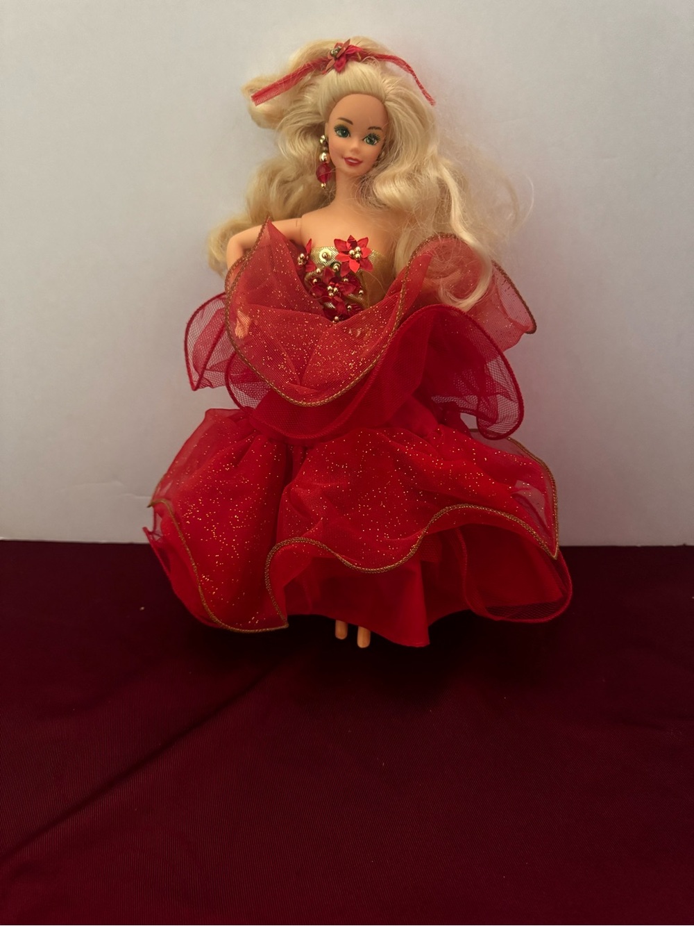 Holiday Barbie Fashion Doll 1995 Blonde Wavy Hair Red Glitter Gown Poseable 11"